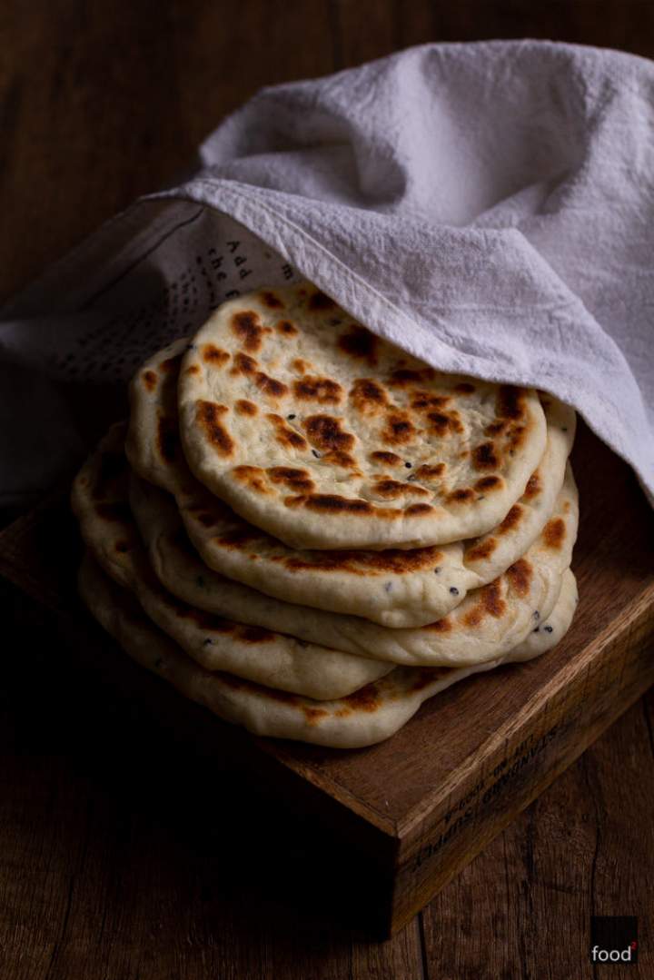 Chlebki naan z masłem czosnkowym