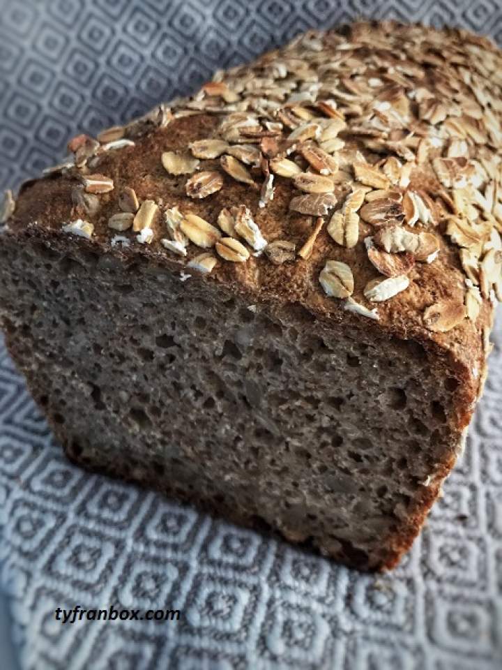 Chleb pszenny z mąki mieszanej na zakwasie