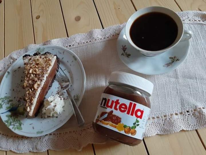 Krucha tarta z nutellą i bitą śmietaną