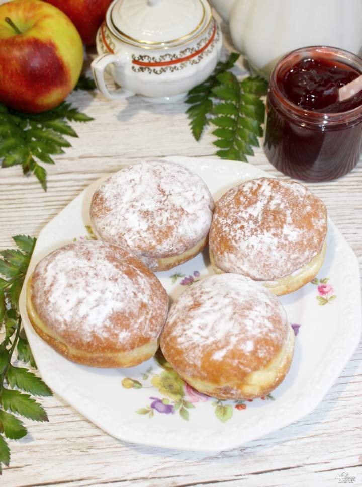 Pączki z nadzieniem wieloowocowym