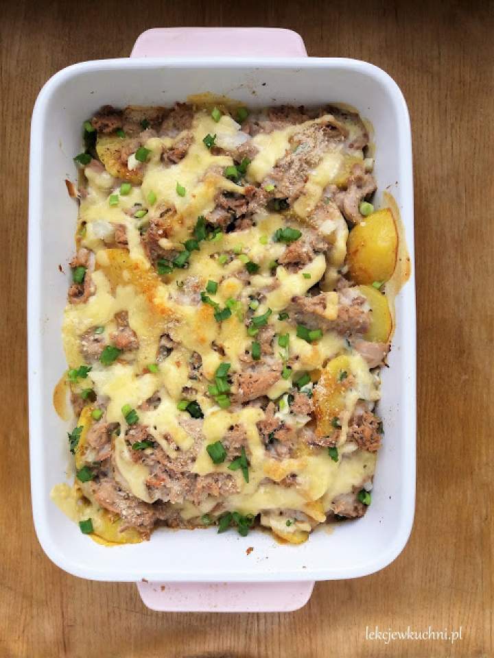 Szybka zapiekanka ziemniaczana z serem, tuńczykiem i beszamelem / Quick Potato and Tuna Casserole