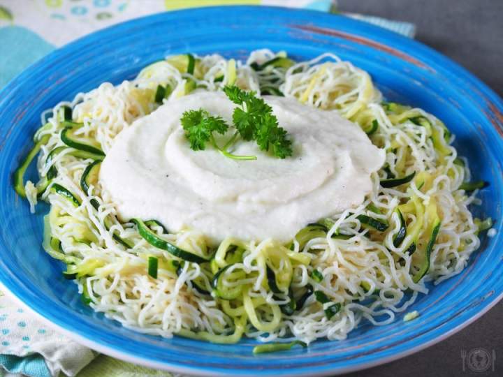 Keto spaghetti Alfredo z kalafiora (Paleo, LowCarb, Wege)