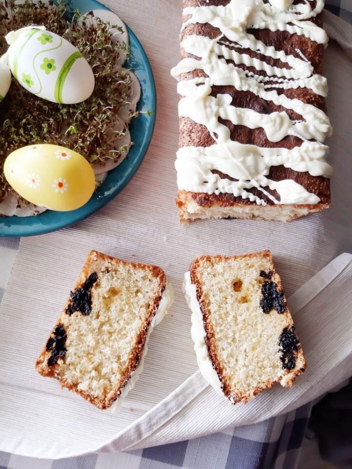 BABKA Z GALARETKĄ I SUSZONYMI CZEREŚNIAMI