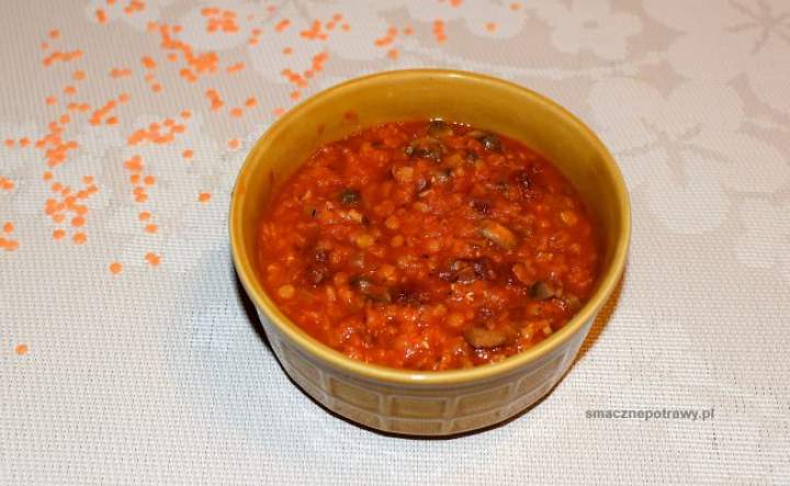 soczewica z pieczarkami w sosie pomidorowym