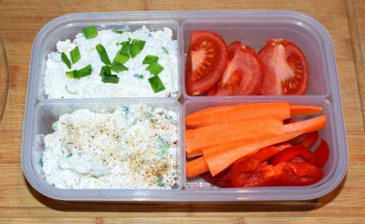 lunchbox nr 1 twarożek ze szczypiorkiem i warzywa