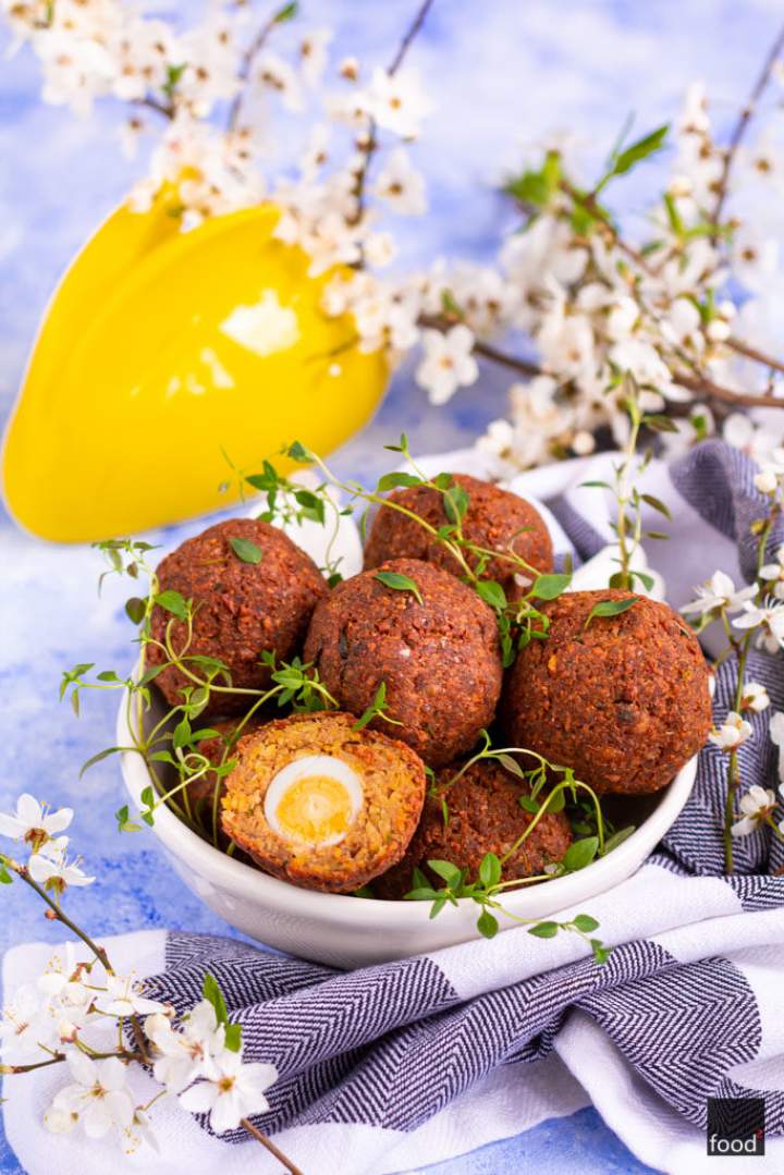 Falafel Scotch eggs – wegetariańskie jajka po szkocku z ciecierzycą