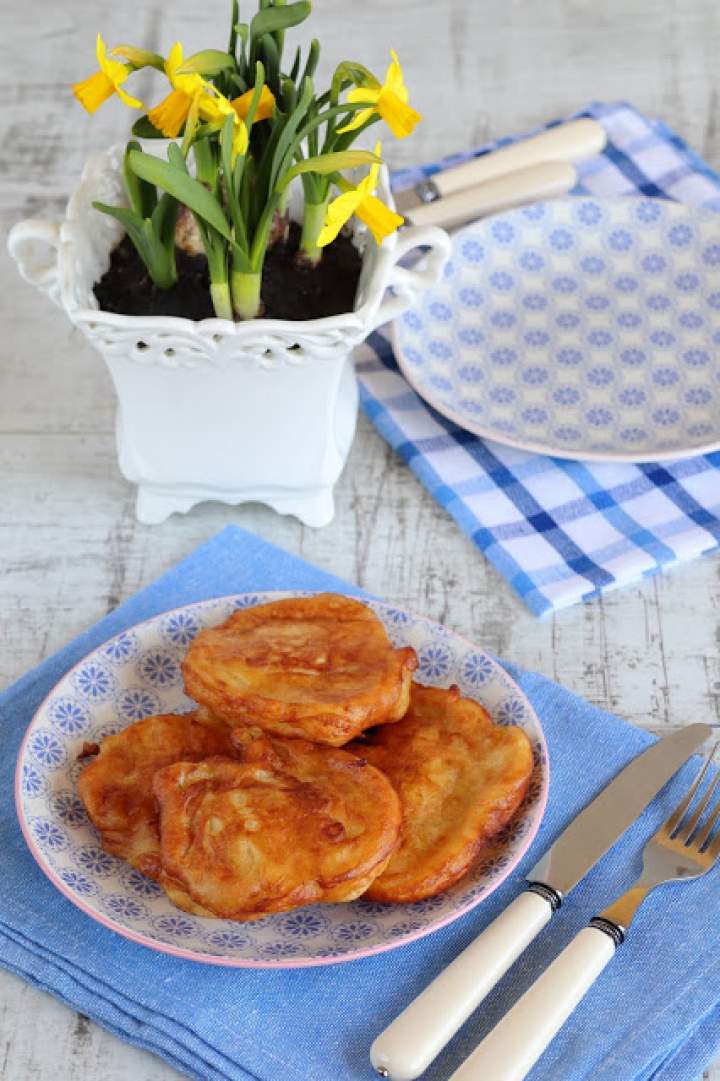 Drożdżowe racuchy z bananami