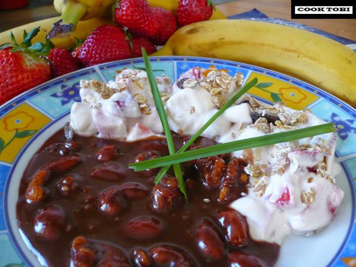 Owoce w jogurcie z orzechami na ciepło