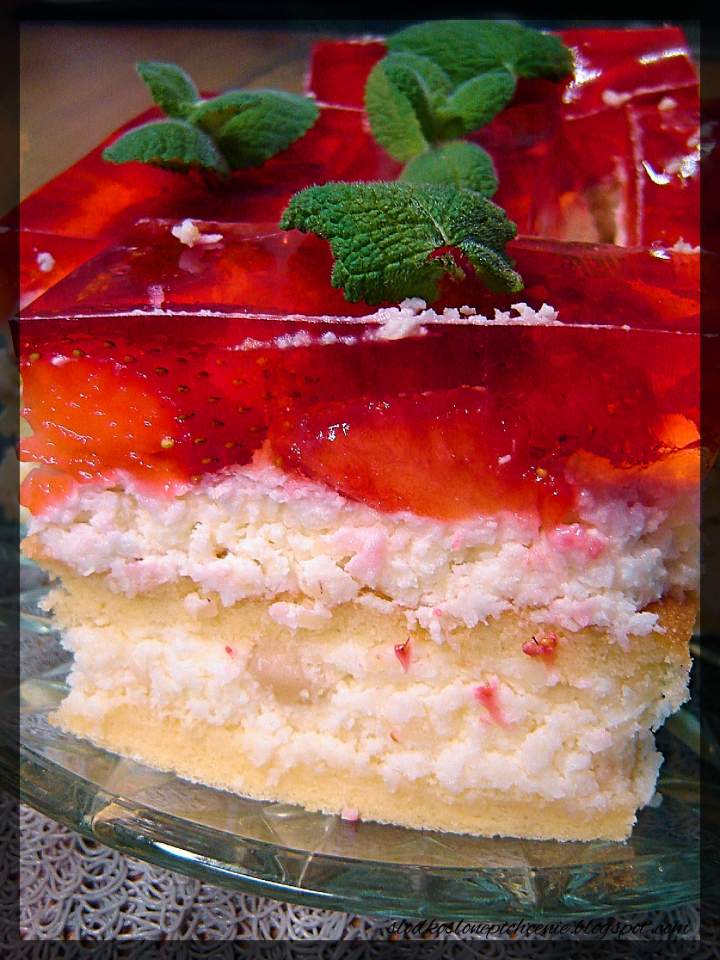Ciasto Rafaello z truskawkami