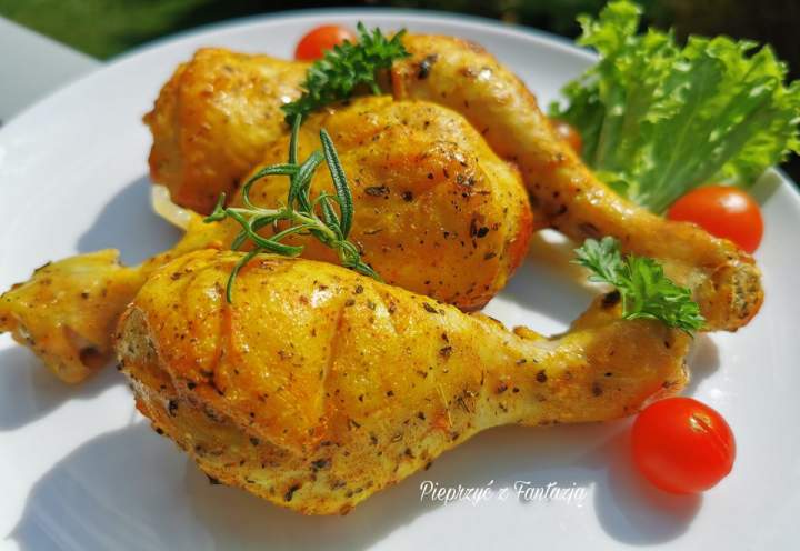 Podudzia kurczaka marynowane w maślance i ziołach