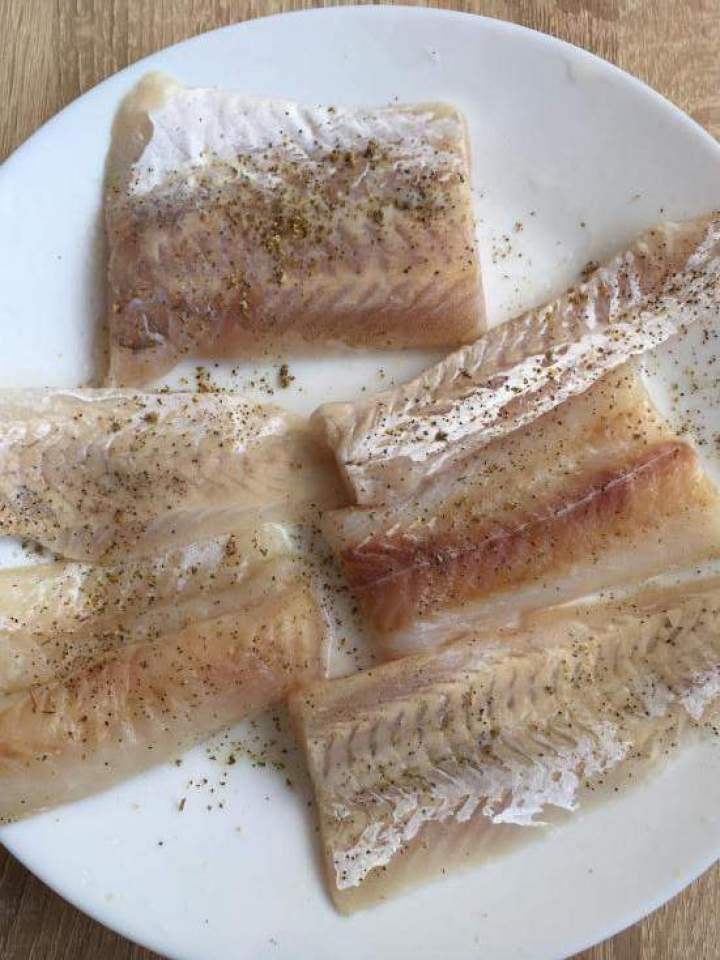 Smażone filety rybne marynowane w kefirze