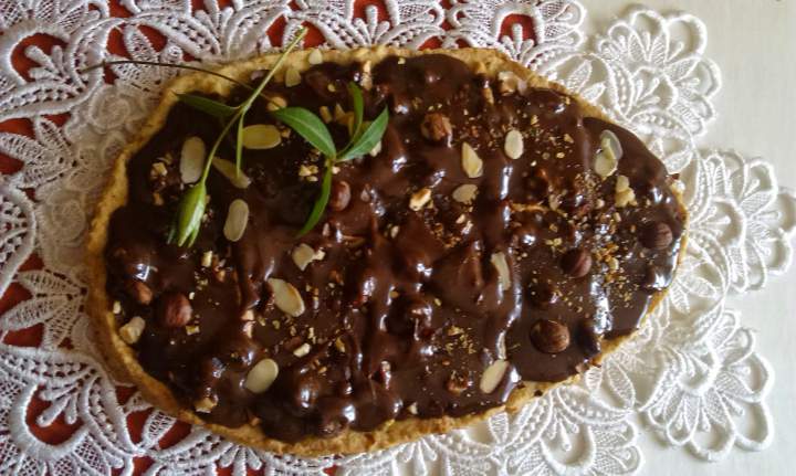 Mazurek gianduia z jalapeno na spodzie orzechowym