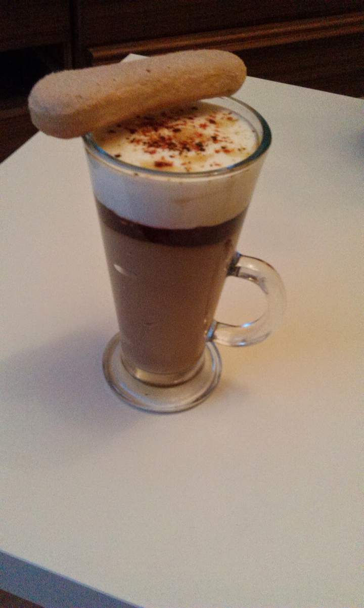 Budyniowy deser „macchiato”