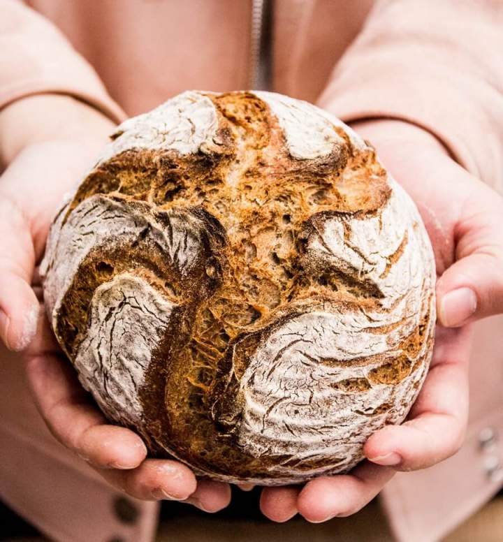 Jak upiec dobry chleb – razowy, pszenny, a może orkiszowy? Trzy przepisy