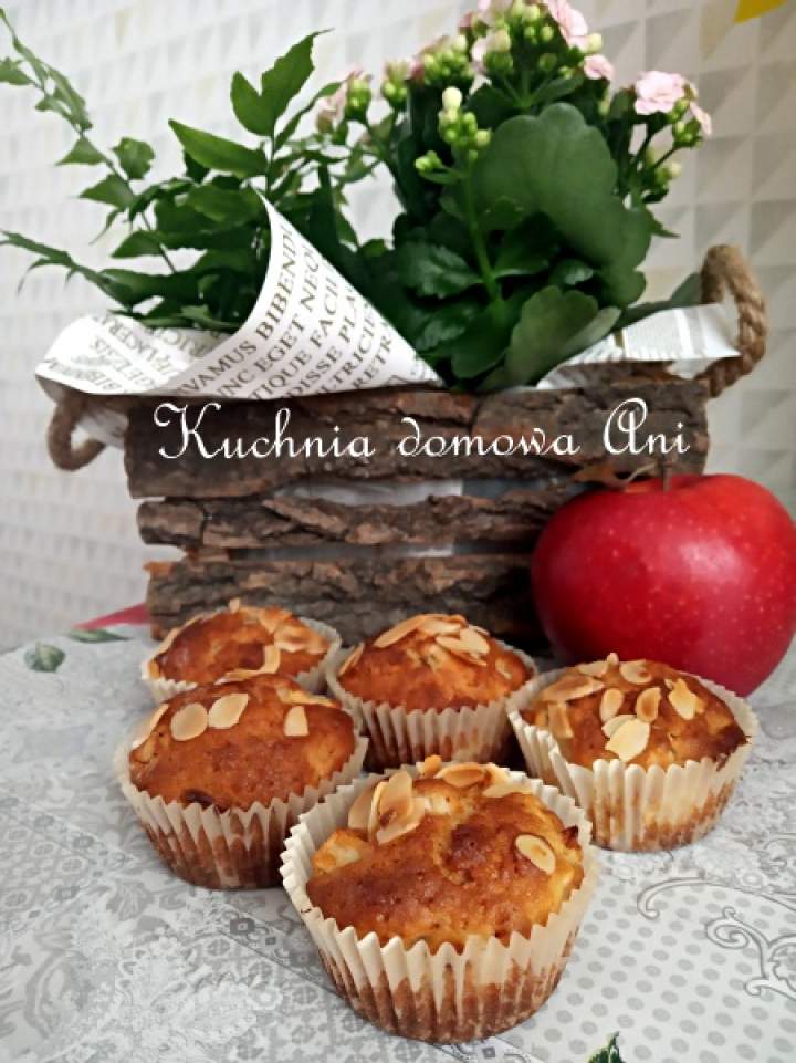 Muffinki szarlotkowe z jabłkiem i migdałami