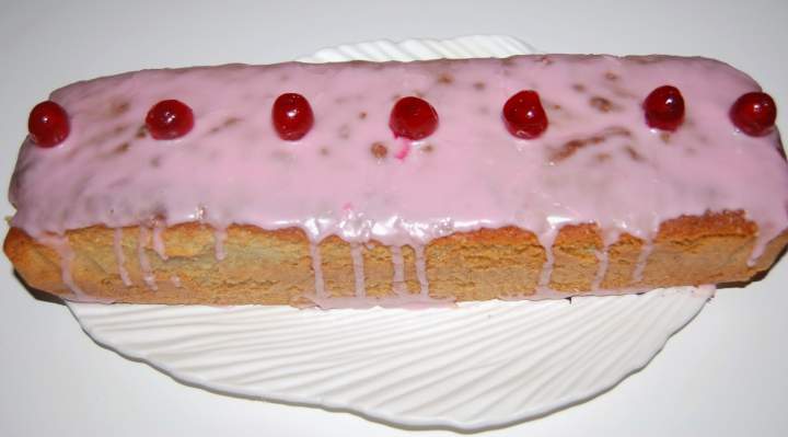 Ciasto ucierane o smaku wiśniowym.