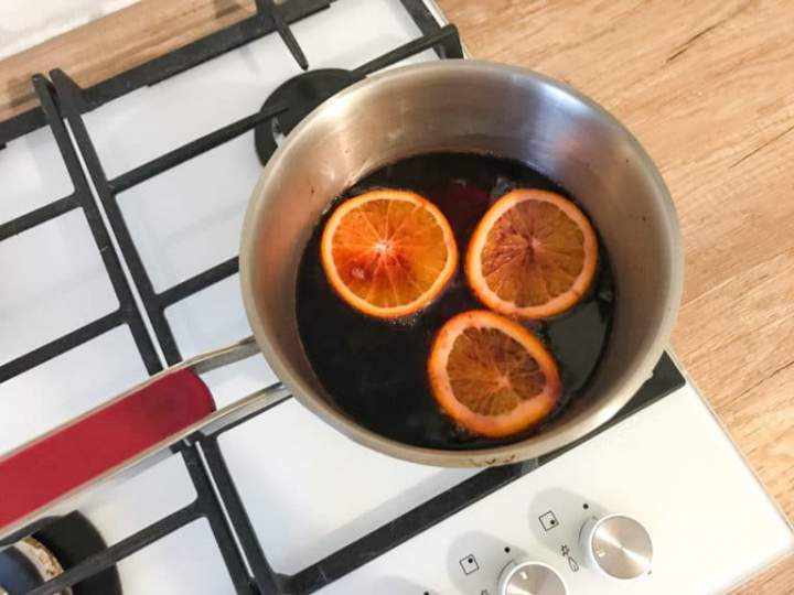 Domowy grzaniec z pomarańczami