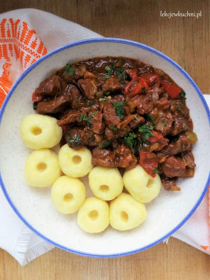 Kluski śląskie z gulaszem wołowym / Silesian Dumplings with Beef Goulash