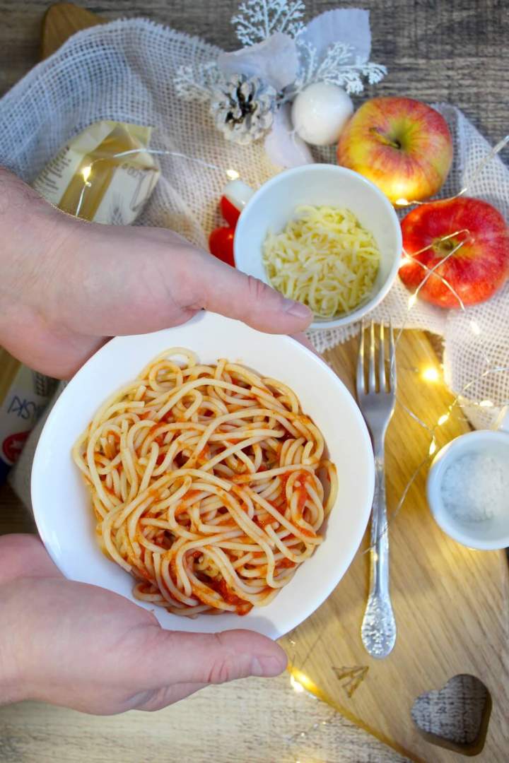 Spaghetti z prostym aromatycznym sosem