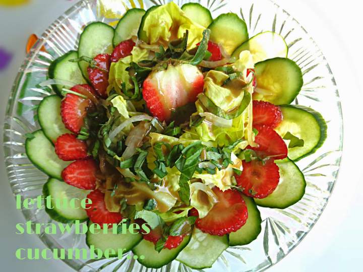 Sałatka z truskawkami – Salad with strawberries