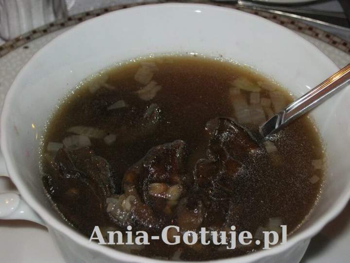 Wigilijna kwaśnica – zupa grzybowa z suszonych grzybów, kaszy i kiszonej kapusty