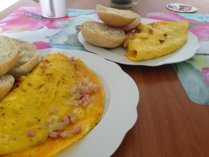 Omlet z szynką i cebulką