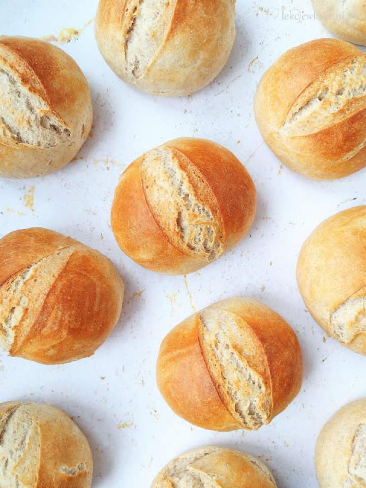 Śniadaniowe bułki pszenne na suchych drożdżach / Crusty Bread Rolls