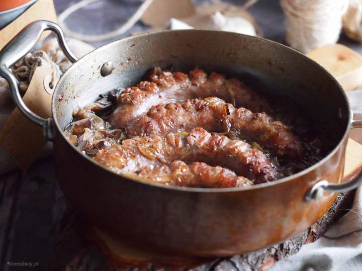 Kiełbasa zapiekana z karmelizowaną cebulą / Sausage and Caramelised Onion Hot Pot