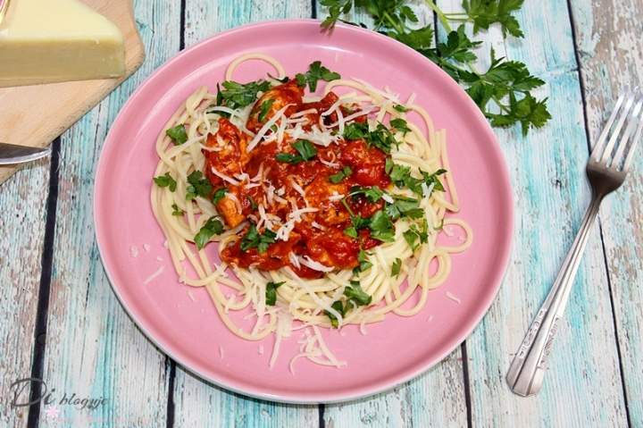 Spaghetti z indykiem i pastą pindżur, czyli szybki obiad w 20 minut