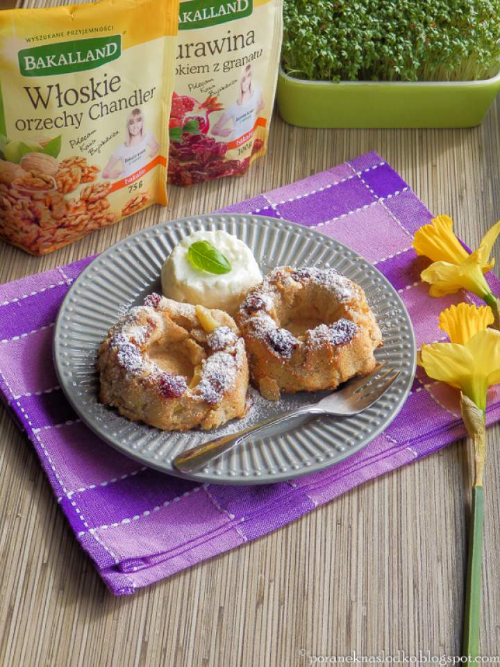 Wielkanocne babeczki z bakaliami i jabłkiem!