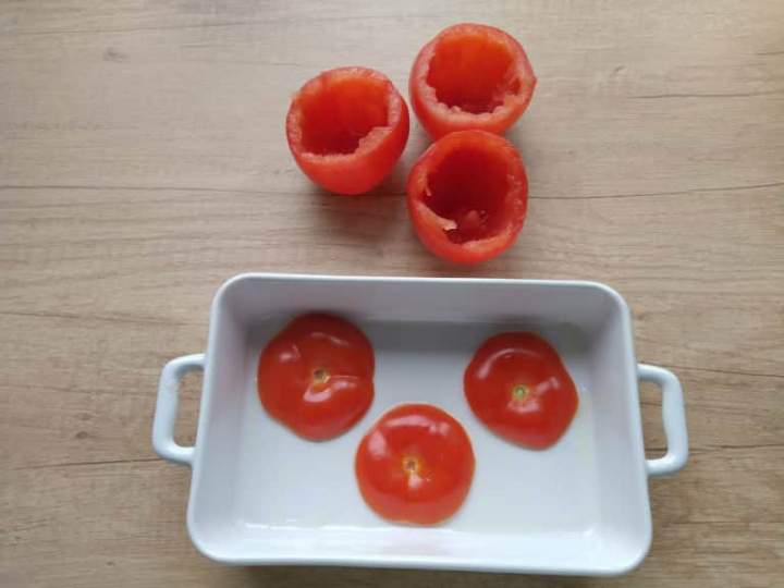 Pomidorki faszerowane jajkiem serem i szynką