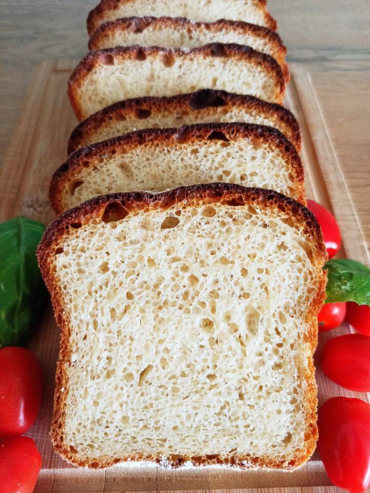 Chleb pszenno-żytni na jogurcie greckim