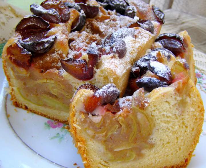 „leniwe” ciasto drożdżowe śliwkowe z jabłkami z kompotu…