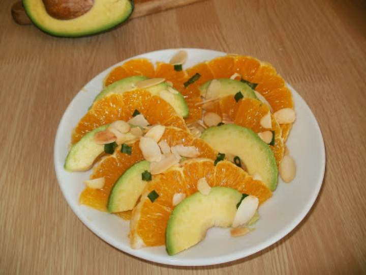 Sałatka z awokado i pomarańczy