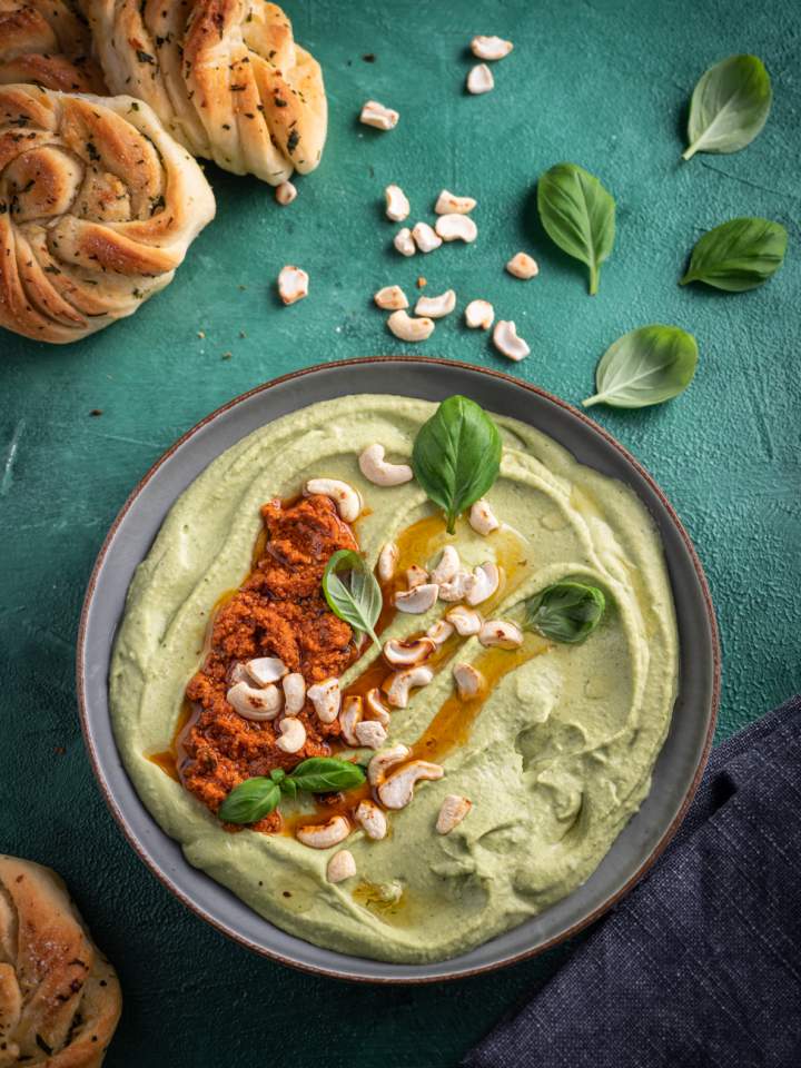 Hummus bazyliowy