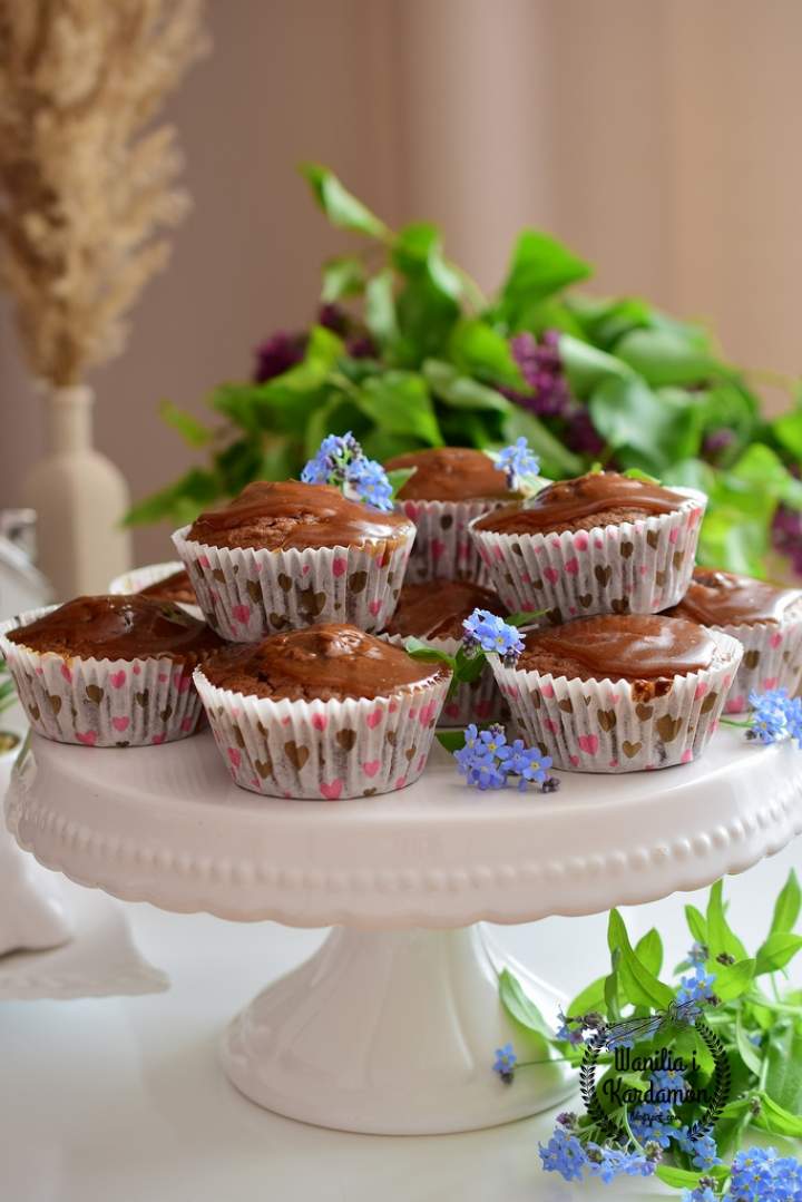 Kakaowe muffinki z frużeliną wiśniową