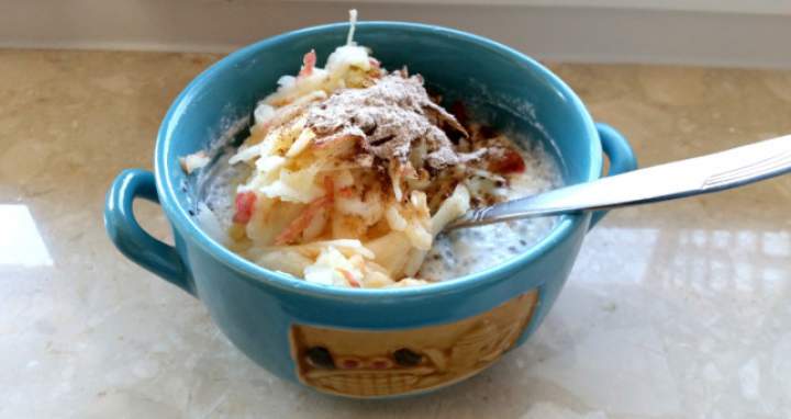 Jem zdrowo: nasiona chia z jogurtem i jabłkiem