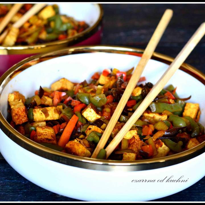 Penne konjac z warzywami i tofu