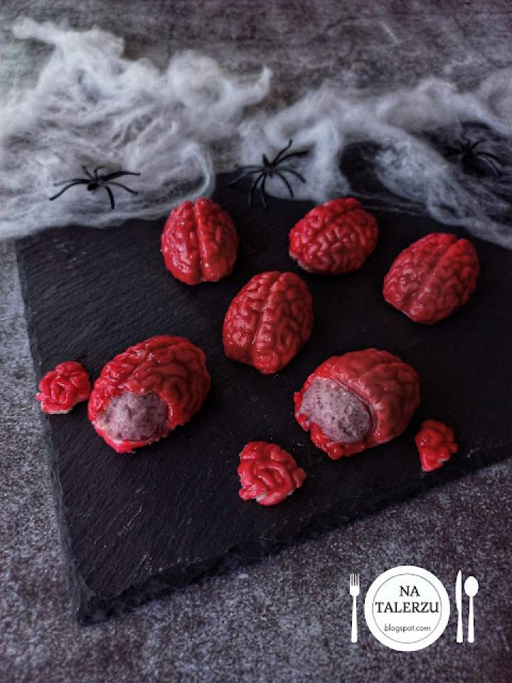 Czekoladki z musem wiśniowym- mózg na halloween