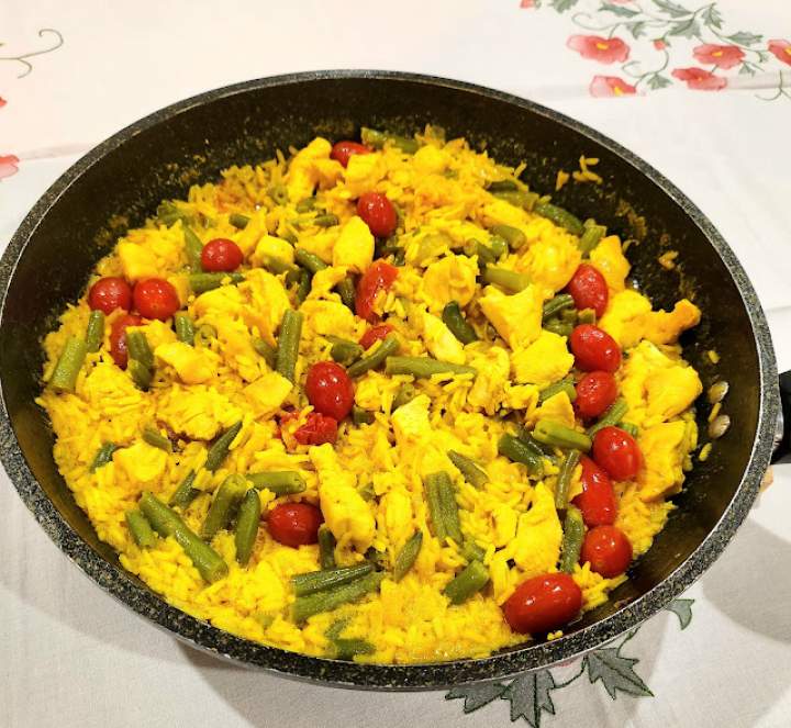 Kurczak z ryżem z curry – danie fit