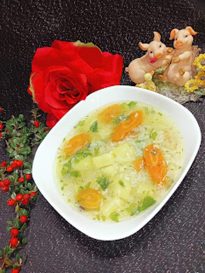 Zupa ziemniaczano – ryżowo – pietruszkowa