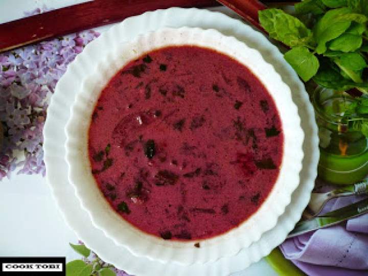 Zupa z botwinki z rabarbarem i miętą