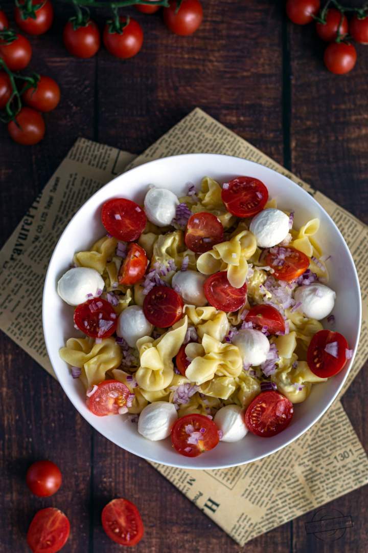 Sałatka z tortellini i pesto