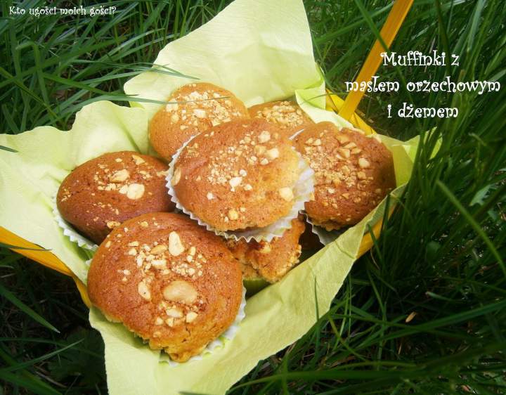 Muffinki z masłem orzechowym i dżemem