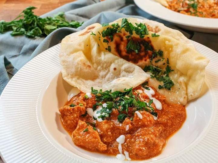 Butter chicken – kurczak w kremowym pomidorowym sosie