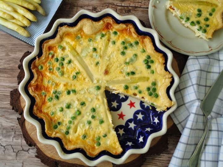 Quiche ze szparagami i kabanosem