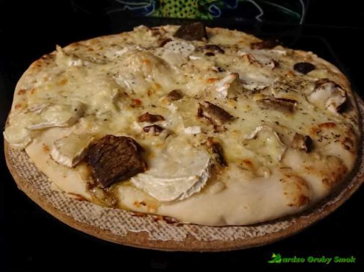 Pizza z grzybami leśnymi