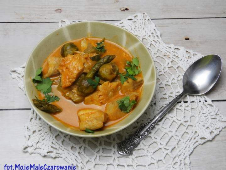 Curry warzywne z mintajem
