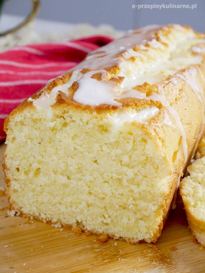 Szybkie ciasto cytrynowe – mięciutkie, wilgotne i puszyste