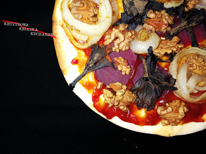 Pizza jesienna z trąbkami śmierci